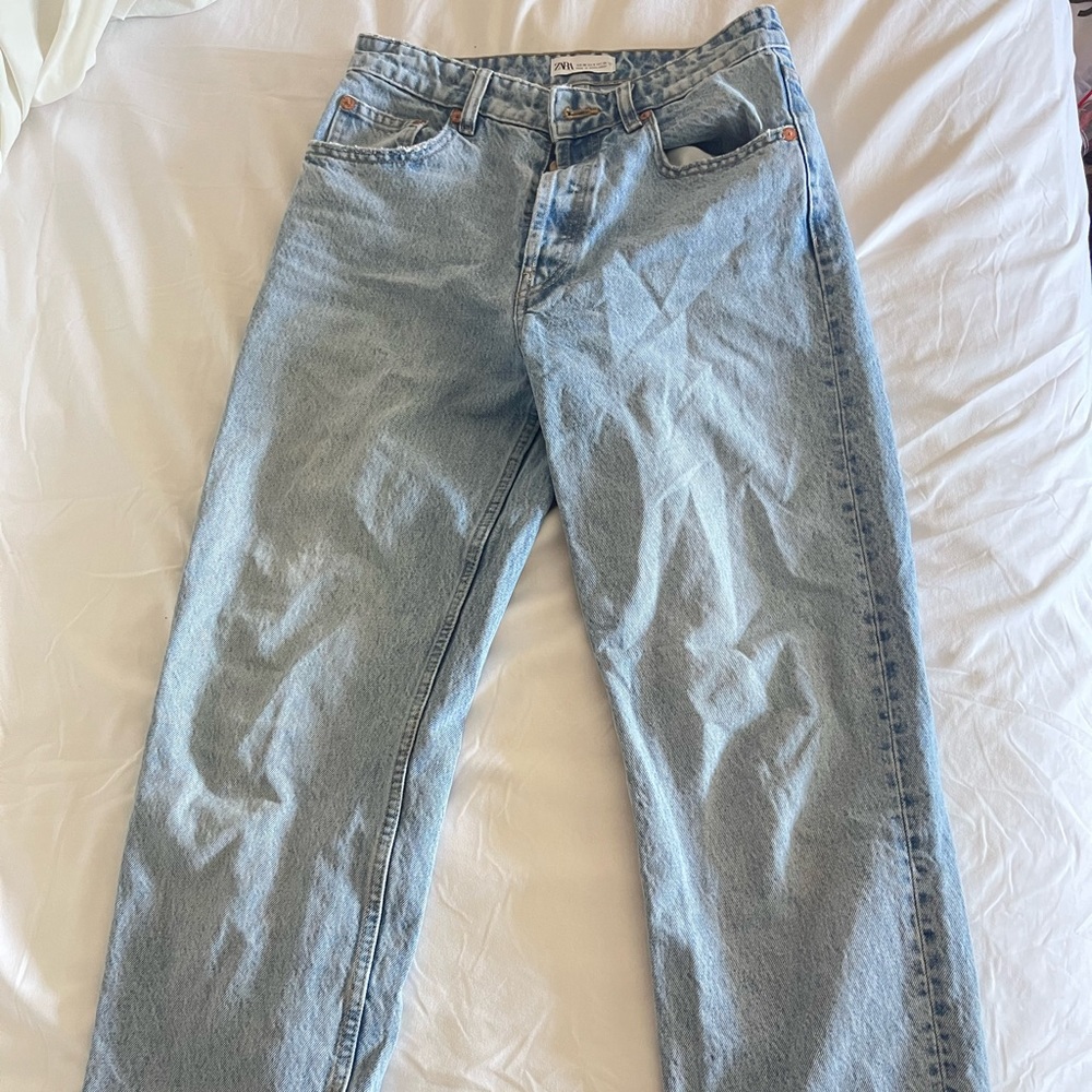 LIGHT BLUE STRAIGHT ZARA JEANS